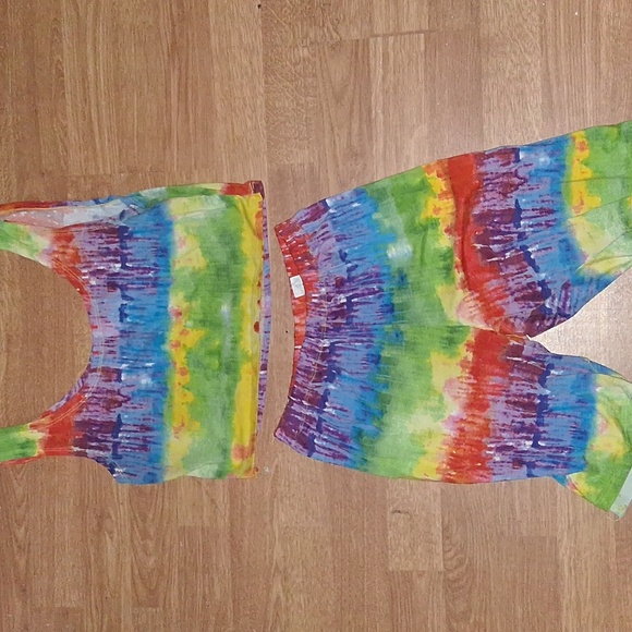 Pants - Colorful Tie-Dye Cropped Tank and Biker Shorts Set